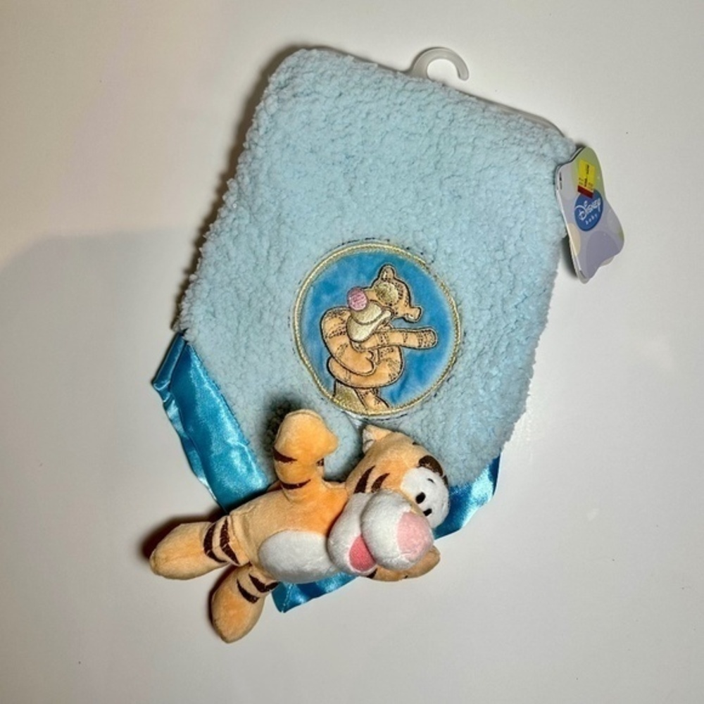 bnwt Disney baby snuggly blanket & toy